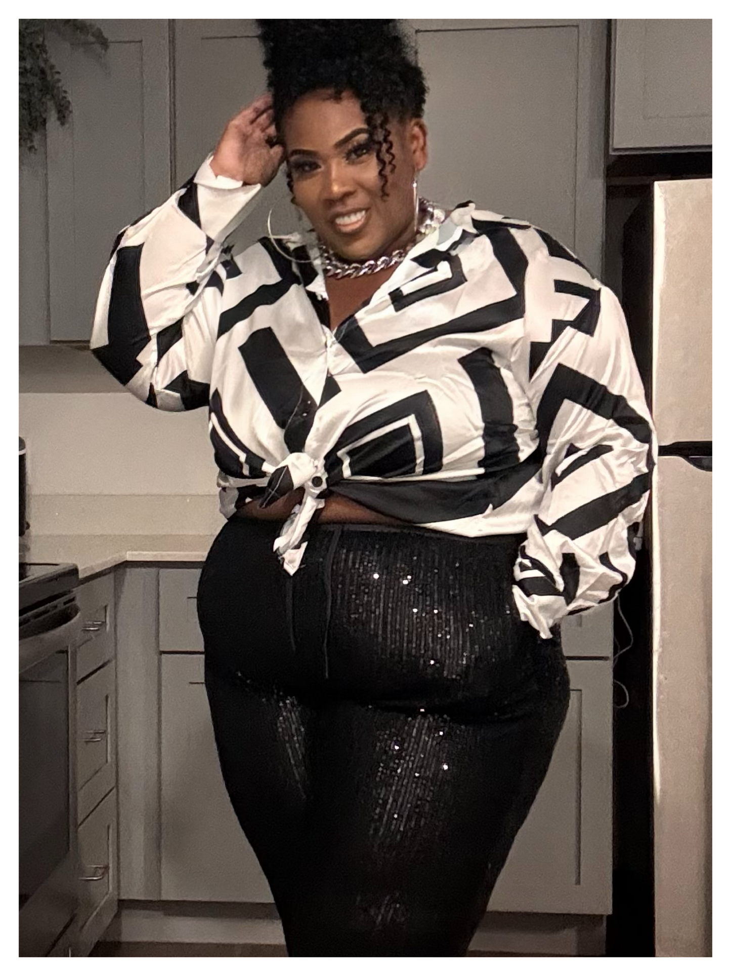 PLUS SIZE BLACK/WHITE PRINTED LONG SLEEVE BUTTON UP TOP