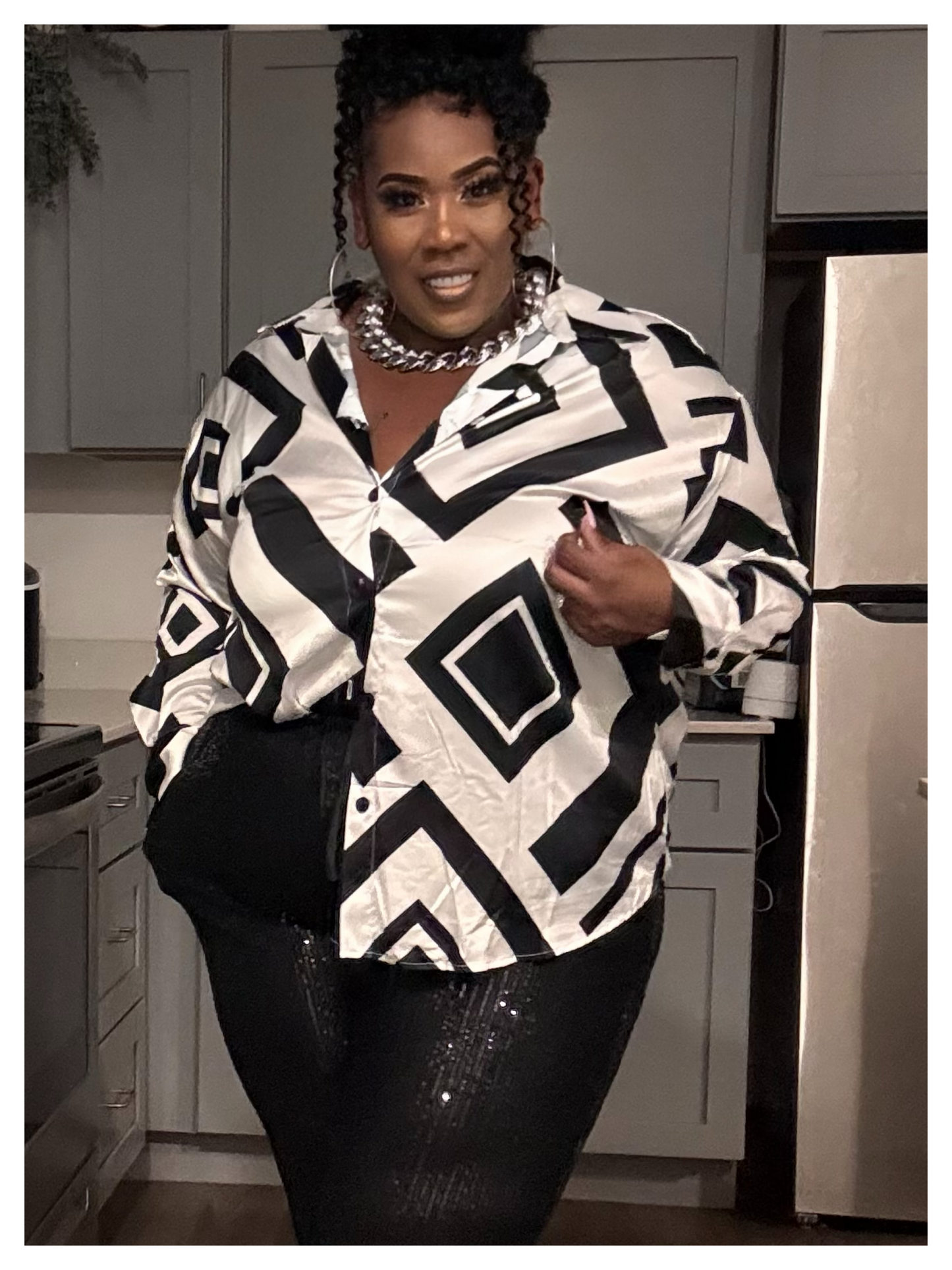 PLUS SIZE BLACK/WHITE PRINTED LONG SLEEVE BUTTON UP TOP