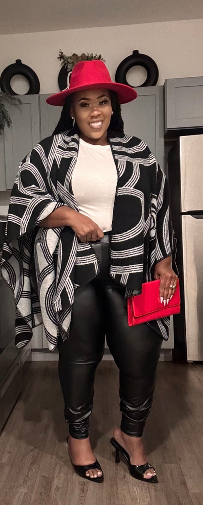 PLUS SIZE GEOMETRIC PRINT OPEN FRONT KIMONO-BLACK/WHITE