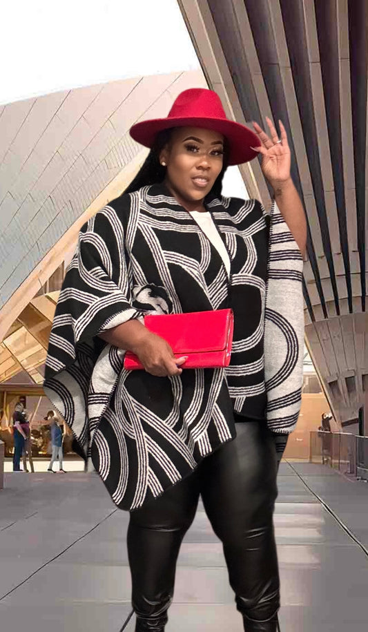 PLUS SIZE GEOMETRIC PRINT OPEN FRONT KIMONO-BLACK/WHITE