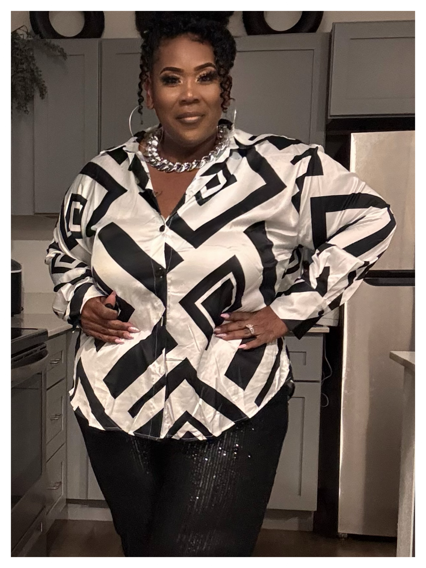 PLUS SIZE BLACK/WHITE PRINTED LONG SLEEVE BUTTON UP TOP